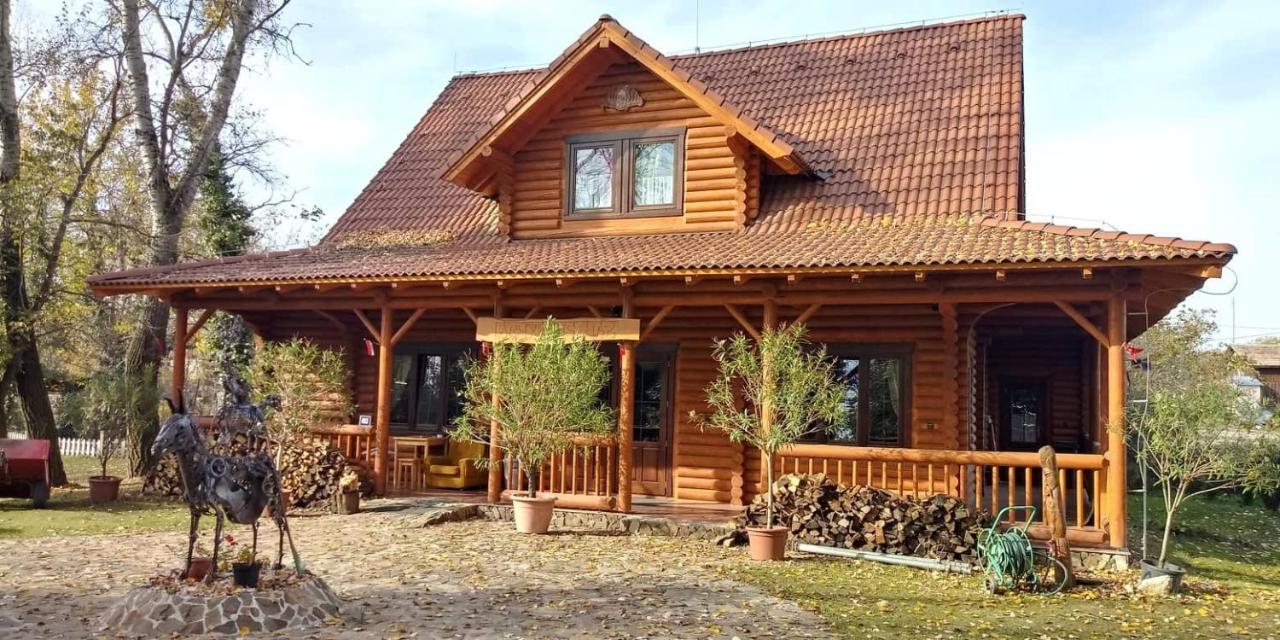 Dom Argyelus - Argyelus Haz - Fesztypark Hotel Martovce Exterior photo